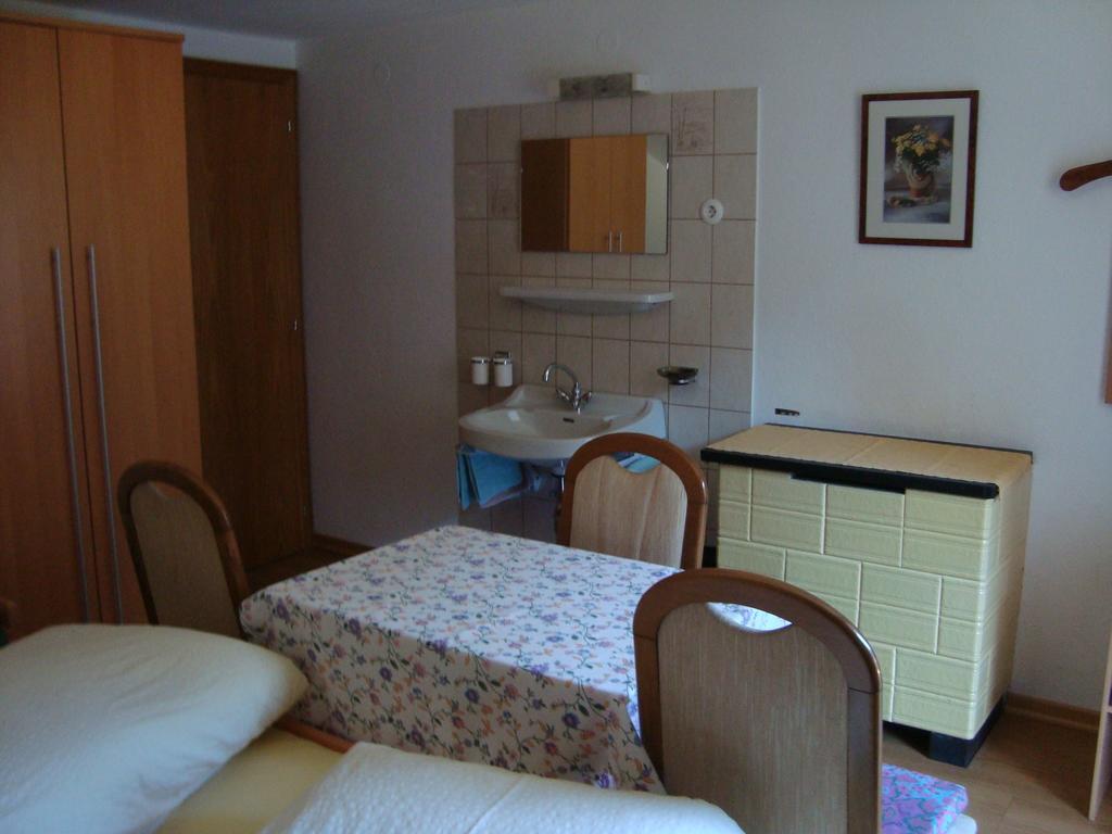 Haus Wechner Hotell Kappl  Rum bild